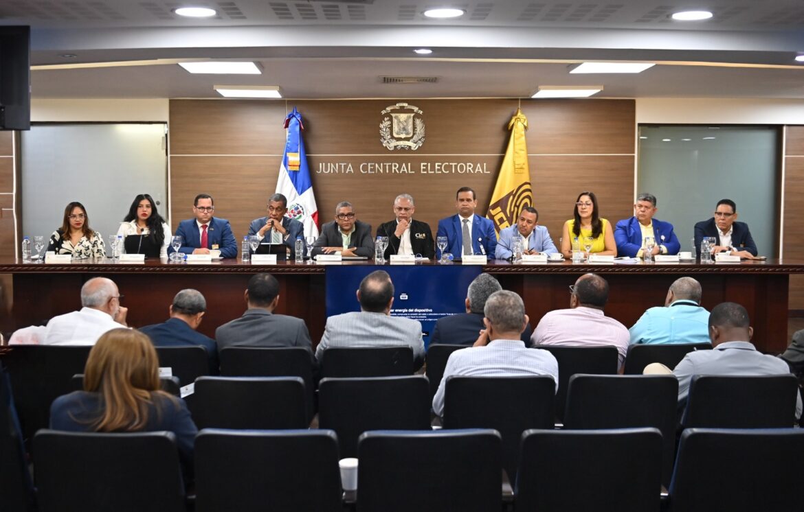 Mesa técnica de la JCE trata avances de cedulación a nivel local y en el exterior con organizaciones políticas